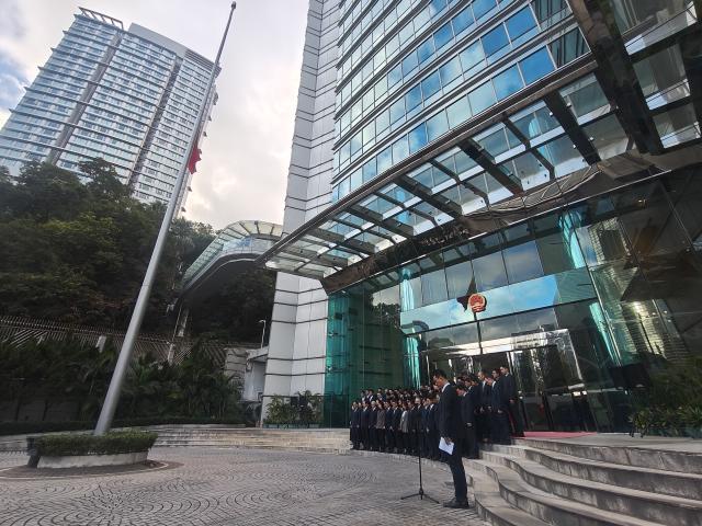 (251129) -- HONG KONG, Nov. 29, 2025 (Xinhua) -- The Commissioner's Office of China's Foreign Ministry in the Hong Kong Special Administrative Region (HKSAR) holds a memorial service, paying tribute to the victims of the residential building fire in Hong Kong's Tai Po in Hong Kong, south China, Nov. 29, 2025. (Xinhua)
