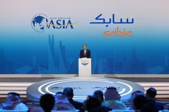(251129) -- RIYADH, Nov. 29, 2025 (Xinhua) -- Zhang Jun, Boao Forum for Asia (BFA) secretary general, delivers a speech during the opening ceremony of BFA Riyadh Conference 2025 in Riyadh, Saudi Arabia, Nov. 27, 2025. BFA Riyadh Conference 2025 was held on Thursday in Saudi Arabia, highlighting regional economic diversification and sustainable development.
   TO GO WITH "Roundup: BFA Riyadh conference focuses on economic diversification, sustainable development" (Xinhua/Wang Haizhou)