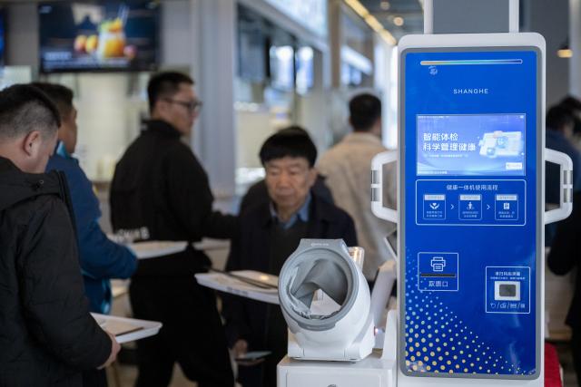 (251129) -- XIONG'AN, Nov. 29, 2025 (Xinhua) -- A multi-functional health service device is pictured at an AI-powered canteen in Wenhua community in Xiong'an New Area, north China's Hebei Province, Nov. 25, 2025. The Xiong'an New Area, designed to relieve Beijing of its non-essential functions, has been leveraging smart and considerate public services to facilitate daily life of relocated residents.
   At Wenhua community in the startup section of Xiong'an New Area, an AI-powered canteen serves as a vivid example of how emerging consumption scenarios makes people feel better with their lives.
   At the canteen, automatic settlement system quickly verifies a customer's identity through facial recognition technology, and associates the food tray with his or her personal information to ensure a seamless payment process. Moreover, the serving zone inside the canteen also has smart devices capable of body weighing, calorie intake-tracking, detailed health status reporting as well as personalized dietary suggestions.
   The Chunmingbei community canteen in Rongdong District of the Xiong'an New Area, for its part, helps ease the burden on working parents by providing affordable dinners for their school-attending children. Nanwenying community canteen, also in Rongdong, offers tiered discounts to senior diners of 60 and above on their meals.
    Besides community canteens, community book stores and supermarkets further add to the convenience of local residents. Xiong'an New Area is building a well-managed and friendly community through meticulous public services. (Xinhua/Wu Zhizun)