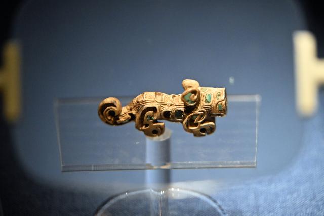 (251129) -- TIANJIN, Nov. 29, 2025 (Xinhua) -- This photo shows a tiger-shaped artifact at an exhibition on cultural relics from the Shang Dynasty (1600 BC-1046 BC) at the Tianjin Museum in Tianjin, north China, Nov. 29, 2025. The exhibition, featuring more than 180 pieces (sets) of cultural relics from the Shang Dynasty, has received more than 400,000 visitors since its opening on Aug. 23. (Xinhua/Li Ran)