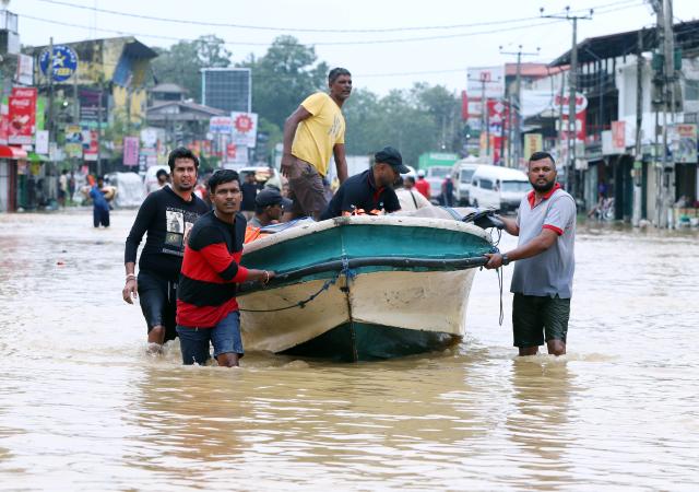 (251129) -- COLOMBO, Nov. 29, 2025 (Xinhua) -- People evacuate by boat in floodwater after heavy rains on the outskirts of Colombo, Sri Lanka, on Nov. 29, 2025. Sri Lankan President Anura Kumara Dissanayake has declared a State of Public Emergency effective on Friday, as the country confronts one of its worst weather-related disasters in recent years. (Photo by Ajith Perera/Xinhua)