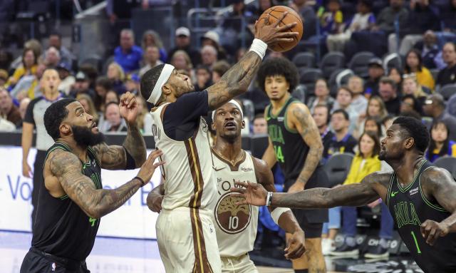 (251130) -- SAN FRANCISCO, Nov. 30, 2025 (Xinhua) -- Gary Payton II (2nd L) of Golden State Warriors competes during the 2025-2026 NBA regular season match between Golden State Warriors and New Orleans Pelicans in San Francisco, the United States, on Nov. 29, 2025. (Photo by Arthur Dong/Xinhua)
