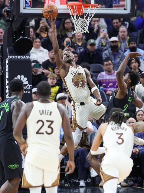 (251130) -- SAN FRANCISCO, Nov. 30, 2025 (Xinhua) -- Jimmy Butler (top) of Golden State Warriors goes up for a layup during the 2025-2026 NBA regular season match between Golden State Warriors and New Orleans Pelicans in San Francisco, the United States, on Nov. 29, 2025. (Photo by Arthur Dong/Xinhua)