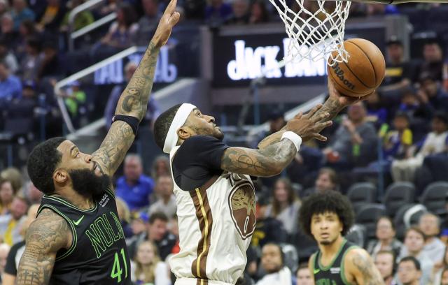 (251130) -- SAN FRANCISCO, Nov. 30, 2025 (Xinhua) -- Gary Payton II (R) of Golden State Warriors goes for a lay-up during the 2025-2026 NBA regular season match between Golden State Warriors and New Orleans Pelicans in San Francisco, the United States, on Nov. 29, 2025. (Photo by Arthur Dong/Xinhua)