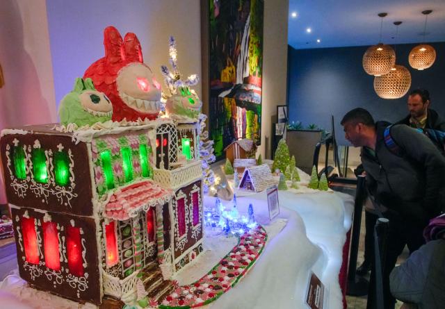 (251130) -- VANCOUVER, Nov. 30, 2025 (Xinhua) -- People look at gingerbread house creations during the annual "Gingerbread Lane" event in Vancouver, British Columbia, Canada, Nov. 29, 2025. Canada's longest-running gingerbread house display event returned for its 33rd year, featuring more than 30 gingerbread houses and inviting the public to vote for their favourite creations crafted by professional bakers, culinary artists, and culinary school students. (Photo by Liang Sen/Xinhua)