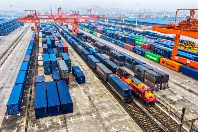 (251130) -- CHONGQING, Nov. 30, 2025 (Xinhua) -- An aerial drone photo shows a China-Europe freight train bound for Budapest, Hungary before departure at Tuanjiecun Station in Chongqing, southwest China, Nov. 30, 2025.
  A freight train bound for Budapest departed from Chongqing on Sunday, marking the launch of a new fixed-schedule China-Europe freight train service, also known as China Railway Express.
  The train, carrying automotive and motorcycle parts, electronic products and other consumer goods, is expected to take about 11 days to reach Budapest -- a major transport hub serving Central and Eastern Europe. (Xinhua/Tang Yi)