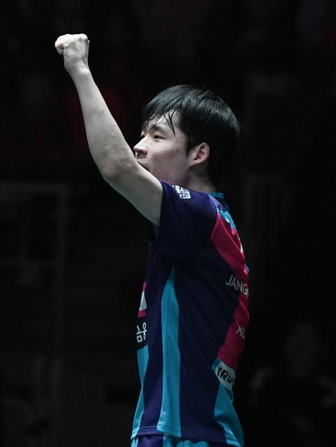 (251130) -- CHENGDU, Nov. 30, 2025 (Xinhua) -- Jang Woojin of South Korea celebrates scoring in the men's singles match against Anton Kallberg of Sweden during the stage 1 group match between South Korea and Sweden at the ITTF Mixed Team World Cup 2025 in Chengdu, southwest China's Sichuan Province, Nov. 30, 2025. (Xinhua/Wang Xi)