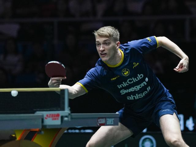 (251130) -- CHENGDU, Nov. 30, 2025 (Xinhua) -- Anton Kallberg of Sweden competes in the men's singles match against Jang Woojin of South Korea during the stage 1 group match between South Korea and Sweden at the ITTF Mixed Team World Cup 2025 in Chengdu, southwest China's Sichuan Province, Nov. 30, 2025. (Xinhua/Wang Xi)