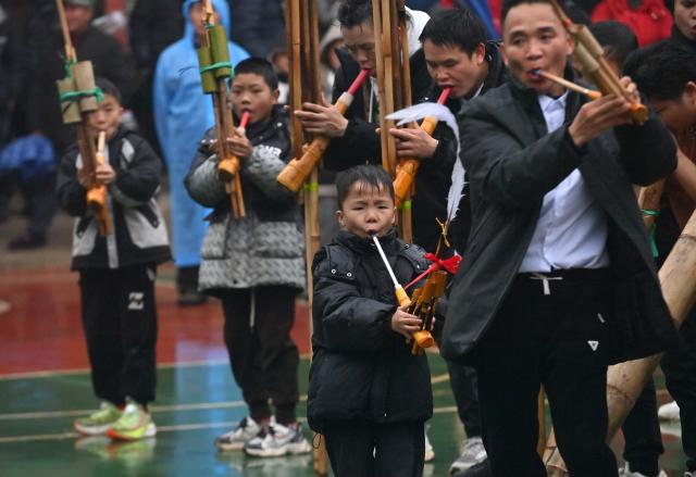 (251130) -- NANNING, Nov. 30, 2025 (Xinhua) -- Children play Lusheng, a traditional reed-pipe wind instrument, during a Spring Festival celebration in Rongshui Miao Autonomous County, south China's Guangxi Zhuang Autonomous Region, Jan. 31, 2025. Rongshui County has leveraged its unique cultural resources of Lusheng to strengthen the inheritance of Miao ethnic culture and empower rural revitalization. (Xinhua/Huang Xiaobang)