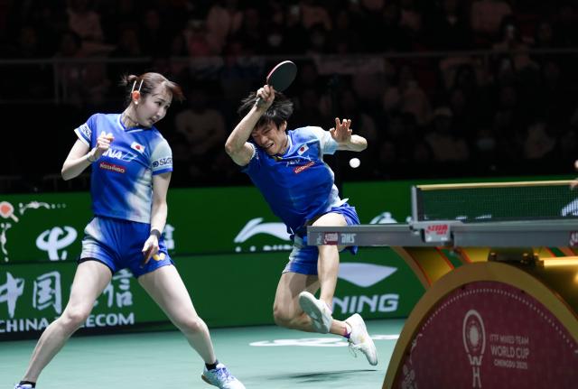 (251130) -- CHENGDU, Nov. 30, 2025 (Xinhua) -- Hayata Hina/Togami Shunsuke (R) of Japan compete during the mixed doubles match against Wu Jiamuwa/Luu Finn of Australia during the stage 1 group match between Japan and Australia at the ITTF Mixed Team World Cup 2025 in Chengdu, southwest China's Sichuan Province, Nov. 30, 2025. (Xinhua/Wang Ying)