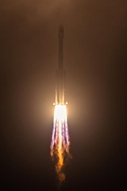 (251130) -- WENCHANG, Nov. 30, 2025 (Xinhua) -- A modified Long March-7 carrier rocket carrying the Shijian-28 satellite blasts off from the Wenchang Spacecraft Launch Site in south China's Hainan Province, Nov. 30, 2025.
  China on Sunday launched a new satellite from the Wenchang Spacecraft Launch Site in the southern island province of Hainan.
   The Shijian-28 satellite was launched at 8:20 p.m. (Beijing Time) aboard a modified Long March-7 carrier rocket. It has entered its preset orbit successfully. (Photo by Du Xinxin/Xinhua)