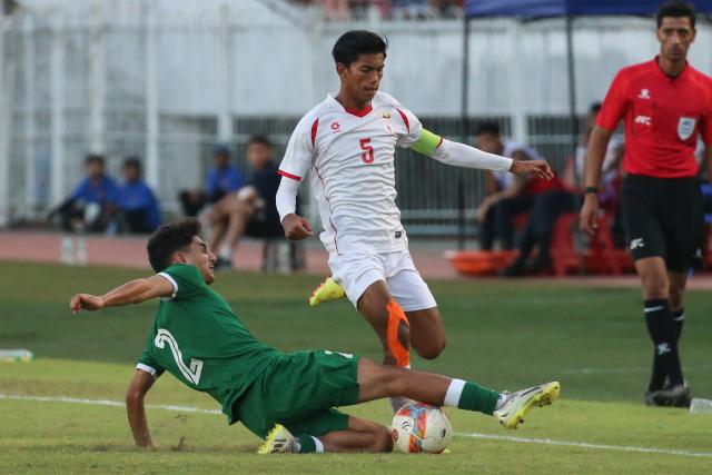 (251130) -- YANGON, Nov. 30, 2025 (Xinhua) -- Aung Thi Ha (R) of Myanmar vies with Abdullah Awad of Syria during the AFC U17 Asian Cup 2026 Qualifier between Myanmar and Syria in Yangon, Myanmar, Nov. 30, 2025. (Xinhua/Myo Kyaw Soe)