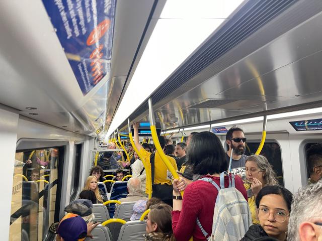 (251130) -- MELBOURNE, Nov. 30, 2025 (Xinhua) -- This photo taken with a mobile phone shows the interior of a Metro Tunnel train in Melbourne, Australia, on Nov. 30, 2025.
  Melbourne's new Metro Tunnel opened to passengers for the first time on Sunday following years of construction, marking a major expansion of the city's rail network.
  Limited services through the nine-kilometer twin tunnels and five new stations under Melbourne's central business district (CBD) began operating on Sunday morning, with some passengers queuing for hours in order to board the first trains. (Xinhua/Xu Haijing)