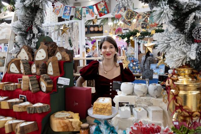 (251201) -- VLADIVOSTOK, Dec. 1, 2025 (Xinhua) -- A woman sells handicrafts at a handicrafts market in Vladivostok, Russia, Nov. 30, 2025. (Photo by Andrey Matveenko/Xinhua)