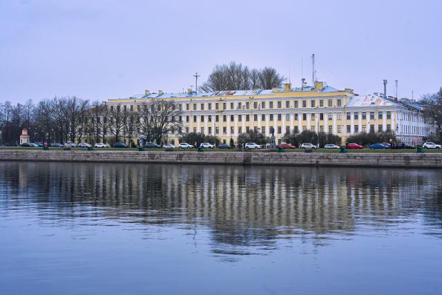 (251201) -- ST. PETERSBURG, Dec. 1, 2025 (Xinhua) -- This photo taken on Nov. 30, 2025 shows the Italian Palace in Kronstadt, Russia. Kronstadt is located in the Gulf of Finland, 30 kilometers west of St. Petersburg, and is an important naval base of Russia. (Photo by Guo Feizhou/Xinhua)