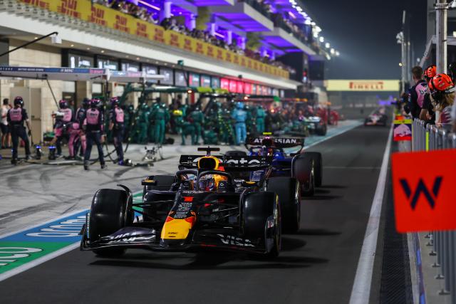 (251201) -- DOHA, Dec. 1, 2025 (Xinhua) -- Red Bull's Dutch Driver Max Verstappen makes the pit stop during the Formula One Qatar Grand Prix at the Lusail International Circuit in Doha, Qatar, on Nov. 30, 2025. (Photo by Qian Jun/Xinhua)