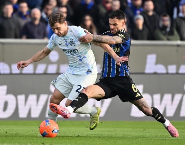(251201) -- PISA, Dec. 1, 2025 (Xinhua) -- Inter Milan's Nicolo Barella (L) vies with Pisa's Marius Marin during a Serie A football match between Pisa and Inter Milan in Pisa, Italy, Nov. 30, 2025. (Xinhua)