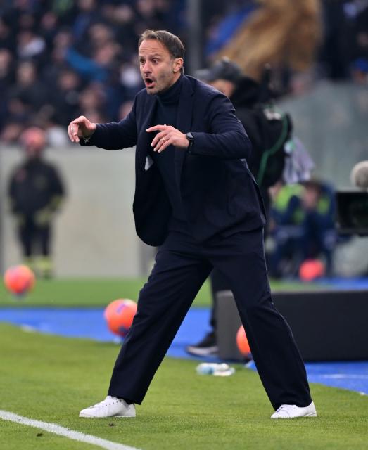 (251201) -- PISA, Dec. 1, 2025 (Xinhua) -- Pisa's head coach Alberto Gilardino reacts during a Serie A football match between Pisa and Inter Milan in Pisa, Italy, Nov. 30, 2025. (Xinhua)