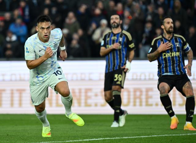 (251201) -- PISA, Dec. 1, 2025 (Xinhua) -- Inter Milan's Lautaro Martinez (L) celebrates his goal during a Serie A football match between Pisa and Inter Milan in Pisa, Italy, Nov. 30, 2025. (Xinhua)