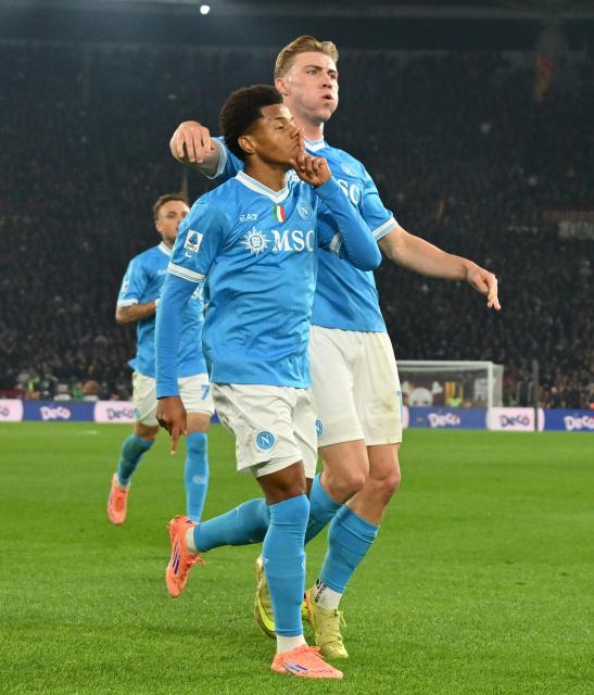 (251201) -- ROME, Dec. 1, 2025 (Xinhua) -- Napoli's David Neres (L) celebrates his goal with his teammate Rasmus Hojlund during a Serie A soccer match between Roma and Napoli in Rome, Italy, Nov. 30, 2025. (Photo by Alberto Lingria/Xinhua)