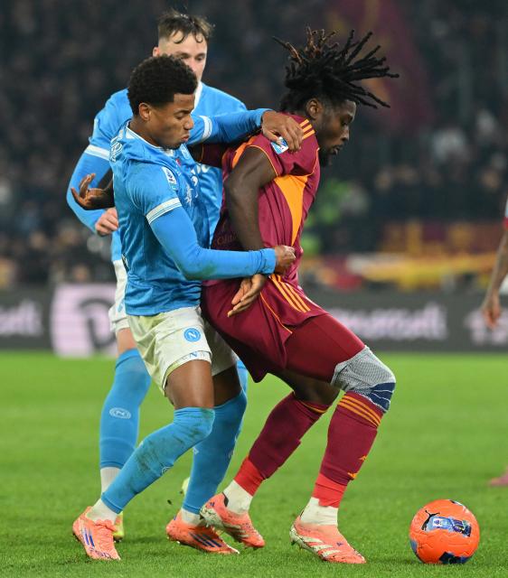 (251201) -- ROME, Dec. 1, 2025 (Xinhua) -- Napoli's David Neres (front L) vies with Roma's Manu Kone (R) during a Serie A soccer match between Roma and Napoli in Rome, Italy, Nov. 30, 2025. (Photo by Alberto Lingria/Xinhua)