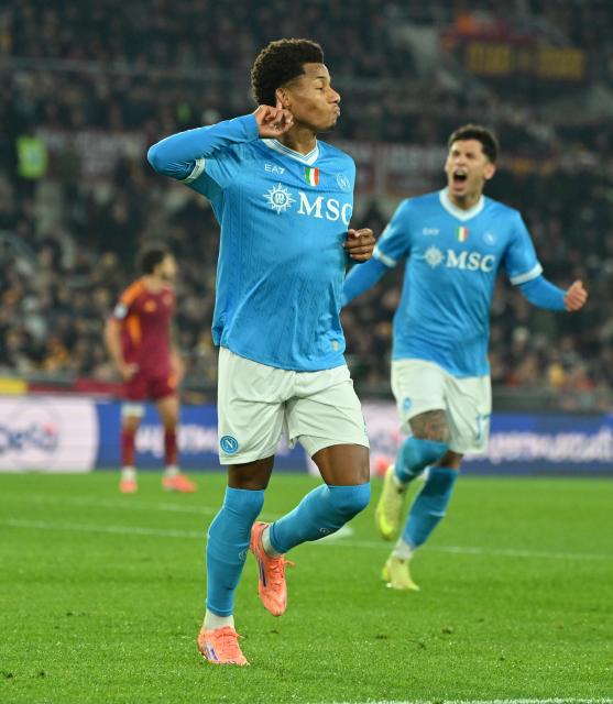 (251201) -- ROME, Dec. 1, 2025 (Xinhua) -- Napoli's David Neres celebrates his goal during a Serie A soccer match between Roma and Napoli in Rome, Italy, Nov. 30, 2025. (Photo by Alberto Lingria/Xinhua)