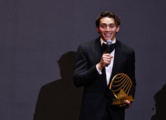 (251201) -- MONTE CARLO, Dec. 1, 2025 (Xinhua) -- Sweden's world pole vault champion Armand Duplantis speaks on stage after receiving the Men's World athlete of the year award during the World Athletics Awards 2025 in Monte Carlo, Monaco, Nov. 30, 2025. (Xinhua/Gao Jing)