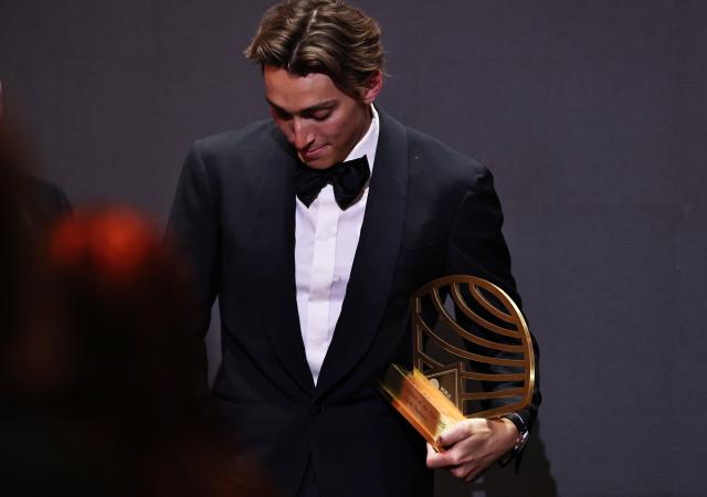 (251201) -- MONTE CARLO, Dec. 1, 2025 (Xinhua) -- Sweden's world pole vault champion Armand Duplantis receives the Men's World athlete of the year award during the World Athletics Awards 2025 in Monte Carlo, Monaco, Nov. 30, 2025. (Xinhua/Gao Jing)