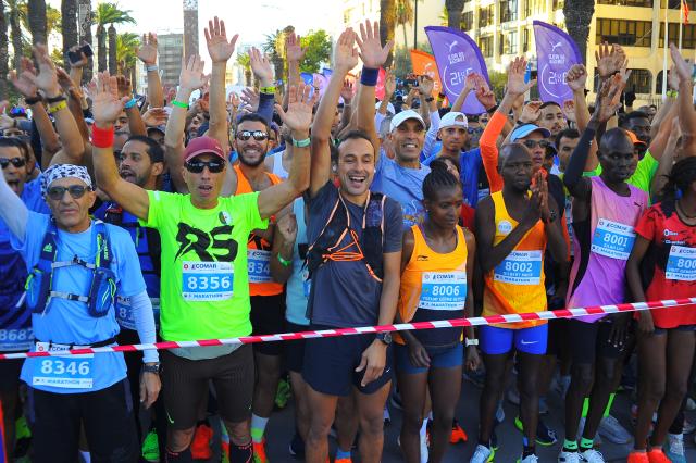 (251201) -- TUNIS, Dec. 1, 2025 (Xinhua) -- Runners cheer up before starting the race during the 38th Marathon of Tunis-Carthage in Tunis, Tunisa, Nov.30, 2025. Thousands of runners gathered in downtown of Tunis to participate in the race on Sunday. (Photo by Adel Ezzine/Xinhua)