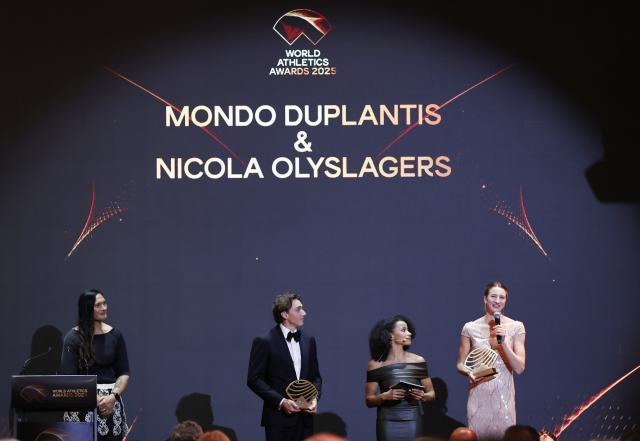 (251201) -- MONTE CARLO, Dec. 1, 2025 (Xinhua) -- Australia's world high jump champion Nicola Olyslagers (1st R) speaks after receiving the Women's field athlete of the year award during the World Athletics Awards 2025 in Monte Carlo, Monaco, Nov. 30, 2025. (Xinhua/Gao Jing)