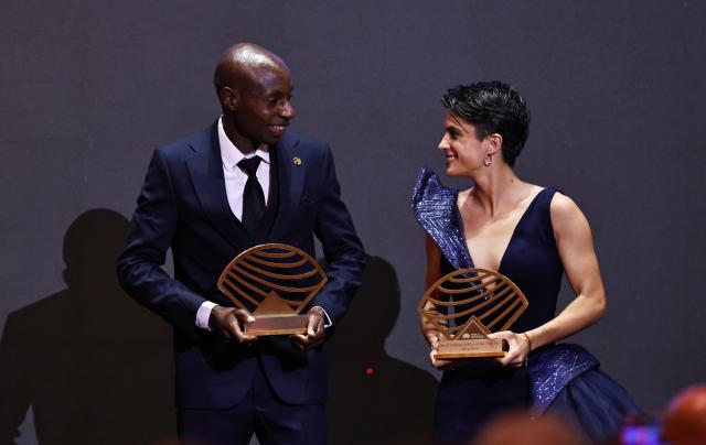 (251201) -- MONTE CARLO, Dec. 1, 2025 (Xinhua) -- Kenya's London Marathon and Berlin Marathon champion Sabastian Sawe (L) and Spain's world 20km and 35km race walk champion Maria Perez (C) receive their Men's and Women's out of stadium athlete of the year awards during the World Athletics Awards 2025 in Monte Carlo, Monaco, Nov. 30, 2025. (Xinhua/Gao Jing)