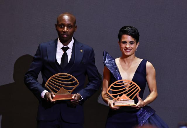 (251201) -- MONTE CARLO, Dec. 1, 2025 (Xinhua) -- Kenya's London Marathon and Berlin Marathon champion Sabastian Sawe (L) and Spain's world 20km and 35km race walk champion Maria Perez pose with their Men's and Women's out of stadium athlete of the year awards during the World Athletics Awards 2025 in Monte Carlo, Monaco, Nov. 30, 2025. (Xinhua/Gao Jing)