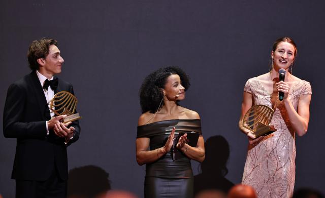 (251201) -- MONTE CARLO, Dec. 1, 2025 (Xinhua) -- Australia's world high jump champion Nicola Olyslagers (R) speaks after receiving the Women's field athlete of the year award during the World Athletics Awards 2025 in Monte Carlo, Monaco, Nov. 30, 2025. (Xinhua/Gao Jing)