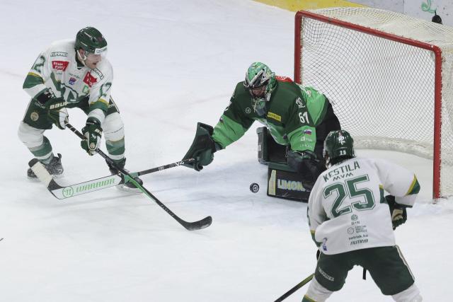(251201) -- LJUBLJANA, Dec. 1, 2025 (Xinhua) -- Lukas Horak (C) of Olimpija Ljubljana battles for the puck against Braeden Shaw (L) of FTC Telekom during the 2025/26 win2day Ice Hockey League match between Olimpija Ljubljana and FTC Telekom in Ljubljana, Slovenia, Nov. 30, 2025. (Photo by Zeljko Stevanic/Xinhua)