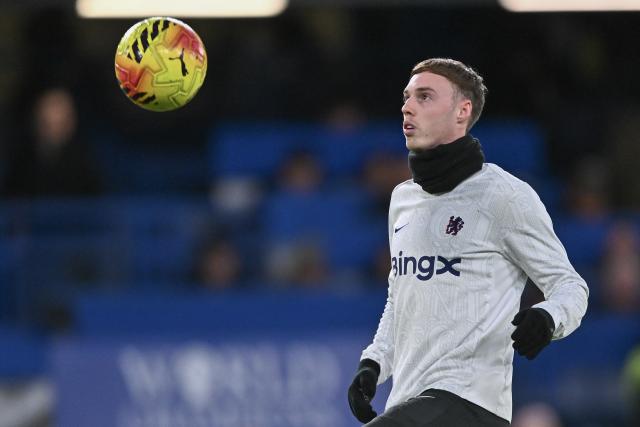 (251201) -- LONDON, Dec. 1, 2025 (Xinhua) -- Cole Palmer of Chelsea warms up prior to the English Premier League match between Arsenal FC and Chelsea FC in London, Britain, on Nov. 30, 2025.
FOR EDITORIAL USE ONLY. NOT FOR SALE FOR MARKETING OR ADVERTISING CAMPAIGNS. NO USE WITH UNAUTHORIZED AUDIO, VIDEO, DATA, FIXTURE LISTS, CLUB/LEAGUE LOGOS OR "LIVE" SERVICES. ONLINE IN-MATCH USE LIMITED TO 45 IMAGES, NO VIDEO EMULATION. NO USE IN BETTING, GAMES OR SINGLE CLUB/LEAGUE/PLAYER PUBLICATIONS. (Xinhua)