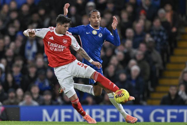 (251201) -- LONDON, Dec. 1, 2025 (Xinhua) -- Piero Hincapie (L) of Arsenal vies with Joao Pedro of Chelsea during the English Premier League match between Arsenal FC and Chelsea FC in London, Britain, on Nov. 30, 2025.
FOR EDITORIAL USE ONLY. NOT FOR SALE FOR MARKETING OR ADVERTISING CAMPAIGNS. NO USE WITH UNAUTHORIZED AUDIO, VIDEO, DATA, FIXTURE LISTS, CLUB/LEAGUE LOGOS OR "LIVE" SERVICES. ONLINE IN-MATCH USE LIMITED TO 45 IMAGES, NO VIDEO EMULATION. NO USE IN BETTING, GAMES OR SINGLE CLUB/LEAGUE/PLAYER PUBLICATIONS. (Xinhua)