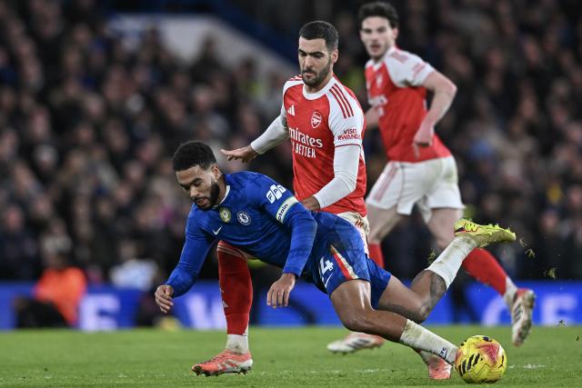 (251201) -- LONDON, Dec. 1, 2025 (Xinhua) -- Mikel Merino (C) of Arsenal vies with Reece James of Chelsea during the English Premier League match between Arsenal FC and Chelsea FC in London, Britain, on Nov. 30, 2025.
FOR EDITORIAL USE ONLY. NOT FOR SALE FOR MARKETING OR ADVERTISING CAMPAIGNS. NO USE WITH UNAUTHORIZED AUDIO, VIDEO, DATA, FIXTURE LISTS, CLUB/LEAGUE LOGOS OR "LIVE" SERVICES. ONLINE IN-MATCH USE LIMITED TO 45 IMAGES, NO VIDEO EMULATION. NO USE IN BETTING, GAMES OR SINGLE CLUB/LEAGUE/PLAYER PUBLICATIONS. (Xinhua)