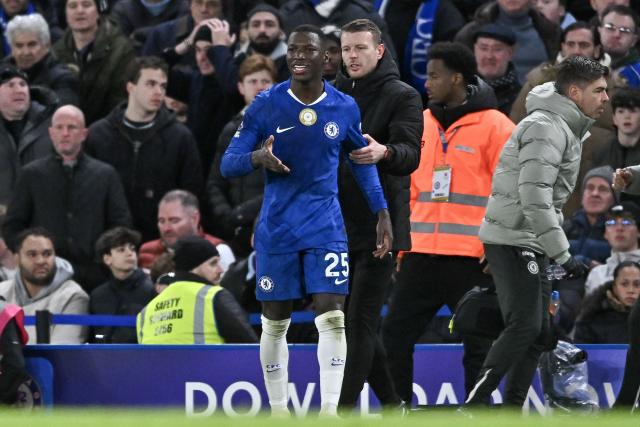 (251201) -- LONDON, Dec. 1, 2025 (Xinhua) -- Moises Caicedo (L) of Chelsea reacts after being shown the red card during the English Premier League match between Arsenal FC and Chelsea FC in London, Britain, on Nov. 30, 2025.
FOR EDITORIAL USE ONLY. NOT FOR SALE FOR MARKETING OR ADVERTISING CAMPAIGNS. NO USE WITH UNAUTHORIZED AUDIO, VIDEO, DATA, FIXTURE LISTS, CLUB/LEAGUE LOGOS OR "LIVE" SERVICES. ONLINE IN-MATCH USE LIMITED TO 45 IMAGES, NO VIDEO EMULATION. NO USE IN BETTING, GAMES OR SINGLE CLUB/LEAGUE/PLAYER PUBLICATIONS. (Xinhua)