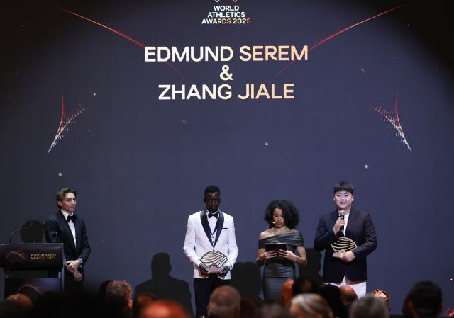 (251201) -- MONTE CARLO, Dec. 1, 2025 (Xinhua) -- Kenya's long distance and steeplechase athlete Edmund Serem (2nd L) and China's hammer throw athlete Zhang Jiale (1st R) receive their Men's and Women's rising star awards during the World Athletics Awards 2025 in Monte Carlo, Monaco, Nov. 30, 2025. (Xinhua/Gao Jing)