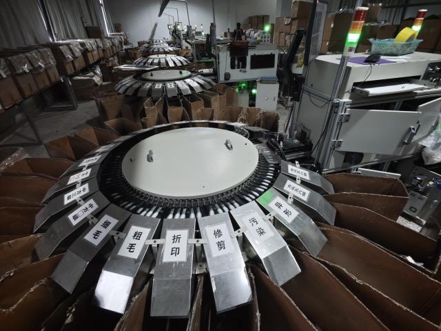 (251201) -- LU'AN, Dec. 1, 2025 (Xinhua) -- This photo taken on Nov. 17, 2025 shows smart goose feather sorting machines at the Yuxiang Sporting Goods factory in Lu'an City in east China's Anhui Province. By harnessing AI and automation, Lu'an City in east China's Anhui Province, a historic goose-breeding hub, has transformed itself into a key global supplier of feathers -- the core raw material for the badminton industry.
   TO GO WITH "Across China: Traditional goose farming city becomes global badminton production base" (Xinhua/Guo Chen)