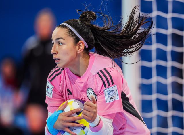 (251201) -- PASIG CITY, Dec. 1, 2025 (Xinhua) -- Allison Olave, goalkeeper of Colombia competes during the quarterfinal match between Argentina and Colombia at the FIFA Futsal Women's World Cup 2025 in Pasig City, the Philippines, Dec. 1, 2025. (Xinhua/Rouelle Umali)