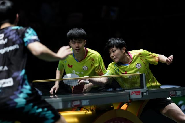 (251201) -- CHENGDU, Dec. 1, 2025 (Xinhua) -- Lin Yun-Ju/Cheng I-Ching (R) of Chinese Taipei compete during the mixed doubles match against Kim Nayeong/Park Ganghyeon of South Korea in the stage 1 group match between South Korea and Chinese Taipei at the ITTF Mixed Team World Cup 2025 in Chengdu, southwest China's Sichuan Province, Dec. 1, 2025. (Xinhua/Wang Ying)