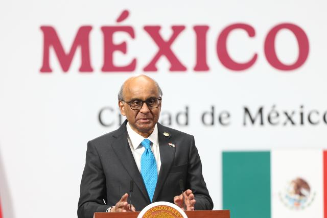 (251201) -- MEXICO CITY, Dec. 1, 2025 (Xinhua) -- Visiting Singaporean President Tharman Shanmugaratnam speaks during a joint press conference with Mexican President Claudia Sheinbaum at the National Palace in Mexico City, Mexico, Dec. 1, 2025. (Photo by Francisco Canedo/Xinhua)