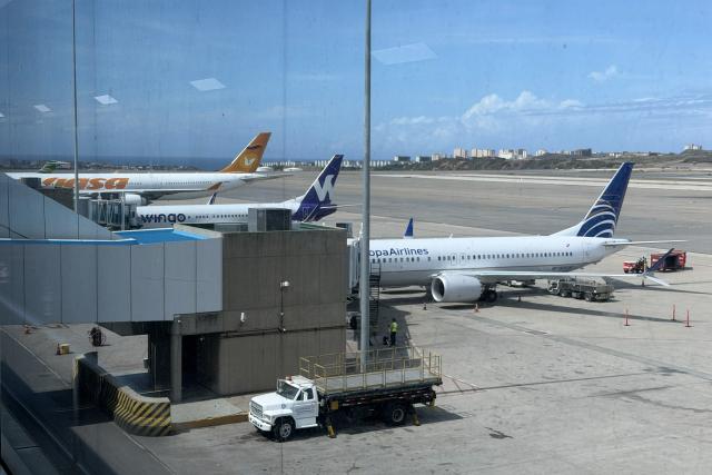 (251201) -- CARACAS, Dec. 1, 2025 (Xinhua) -- Passenger aircraft are pictured at the Simon Bolivar International Airport in Maiquetia, Venezuela, Dec. 1, 2025. (Xinhua/Li Muzi)
