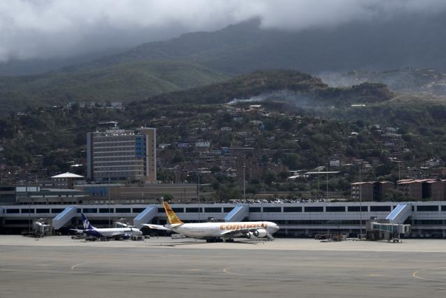 (251201) -- CARACAS, Dec. 1, 2025 (Xinhua) -- Passenger aircraft are pictured at the Simon Bolivar International Airport in Maiquetia, Venezuela, Dec. 1, 2025. (Xinhua/Li Muzi)