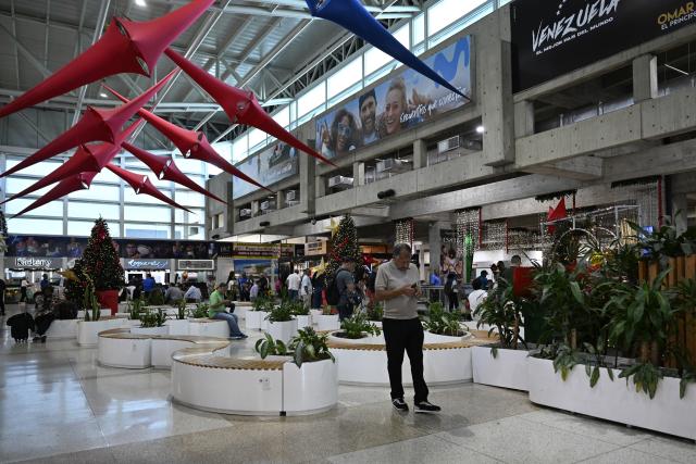 (251201) -- CARACAS, Dec. 1, 2025 (Xinhua) -- This photo shows the arrival hall of the Simon Bolivar International Airport in Maiquetia, Venezuela, Dec. 1, 2025. (Xinhua/Li Muzi)