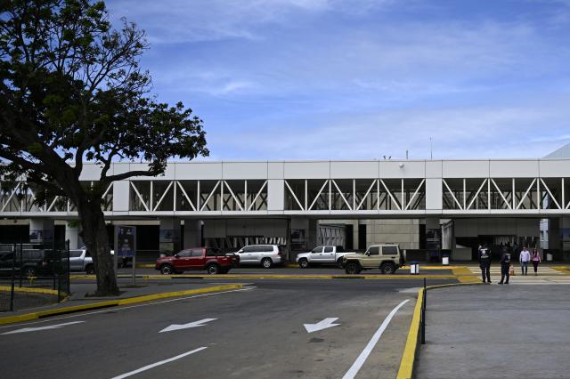 (251201) -- CARACAS, Dec. 1, 2025 (Xinhua) -- This photo shows the Simon Bolivar International Airport in Maiquetia, Venezuela, Dec. 1, 2025. (Xinhua/Li Muzi)