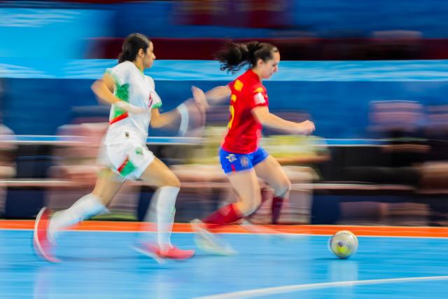 (251202) -- PASIG CITY, Dec. 2, 2025 (Xinhua) -- Cecilia Zarzuela (R) of Spain competes during the quarterfinal match between Spain and Morocco at the FIFA Futsal Women's World Cup 2025 in Pasig City, the Philippines, Dec. 1, 2025. (Xinhua/Rouelle Umali)