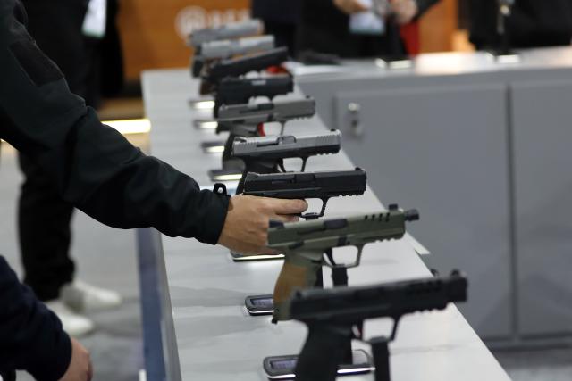(251202) -- CAIRO, Dec. 2, 2025 (Xinhua) -- This photo taken on Dec. 1, 2025 shows pistols at the Egypt Defense Expo in Cairo, Egypt. The four-day Egypt Defense Expo, being held at the Egypt International Exhibition Centre, features over 400 defense and security companies displaying the latest military technology, equipment and systems across land, sea and air domains, and attracts military personnel, government officials, international delegations and industry professionals. (Xinhua/Ahmed Gomaa)