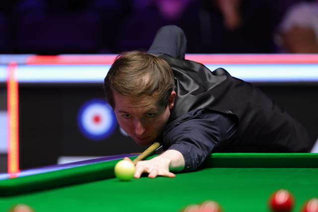 (251202) -- YORK, Dec. 2, 2025 (Xinhua) -- Scott Donaldson of Scotland competes during the first round match against Mark Allen of Northern Ireland at the 2025 UK Snooker Championship in York, Britain, Dec. 1, 2025. (Photo by Zhai Zheng/Xinhua)